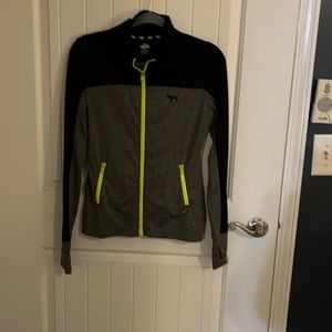 XS PINK jacket has thumbholes